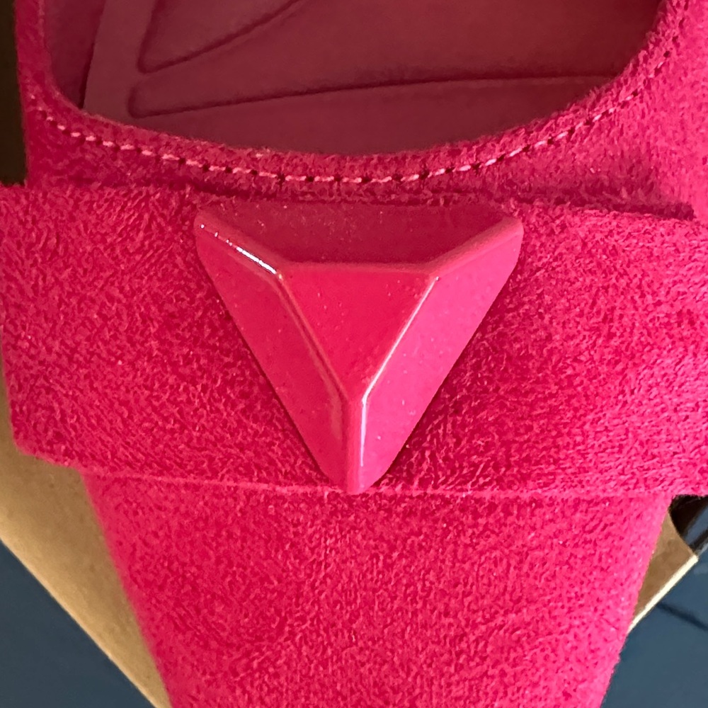 CL by Laundry Fuchsia Suede Pointed Toe Low Block Heels with Bow - Picture 8 of 9